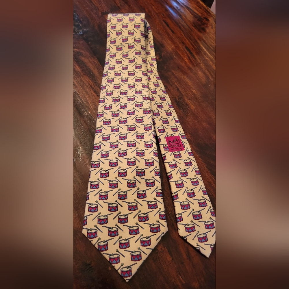 Vintage Hermès Designer Silk Necktie Novelty Print Snare Drums 7565 SA
